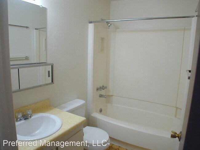 Building Photo - 116 Camelot Ct