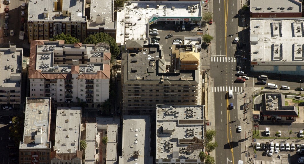 Building Photo - 1901 W 6th St
