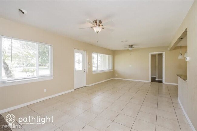 Foto del edificio - 4 br, 2 bath House - 320 Rigel Rd UNIT