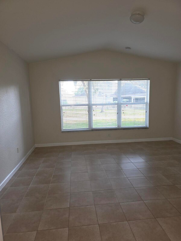 Foto del edificio - 2225 Granger Ave