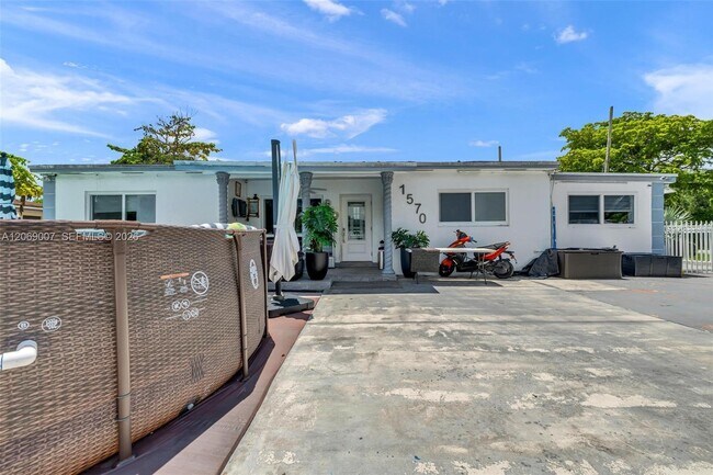 Foto del edificio - 1570 NW 132nd St