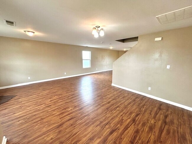 Foto del edificio - Move In Ready!-Charming 3 -bedroom Home with a move in special-$300 off first month's rent.