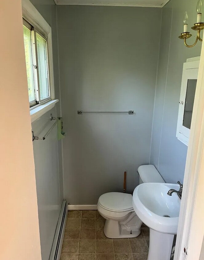 Foto principal - Spacious 3-Bed, 1-Bath Rental in Flint