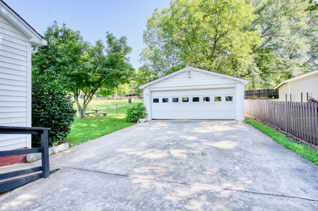 Photo - 8 Westbrook Dr House