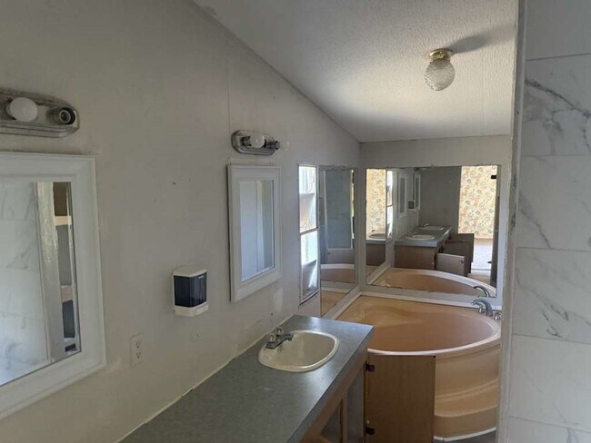 Foto del edificio - 16321 Lone Star Ranch Dr