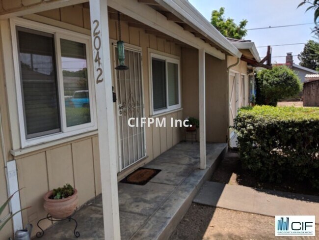 Building Photo - 2042 Lynnhaven Dr