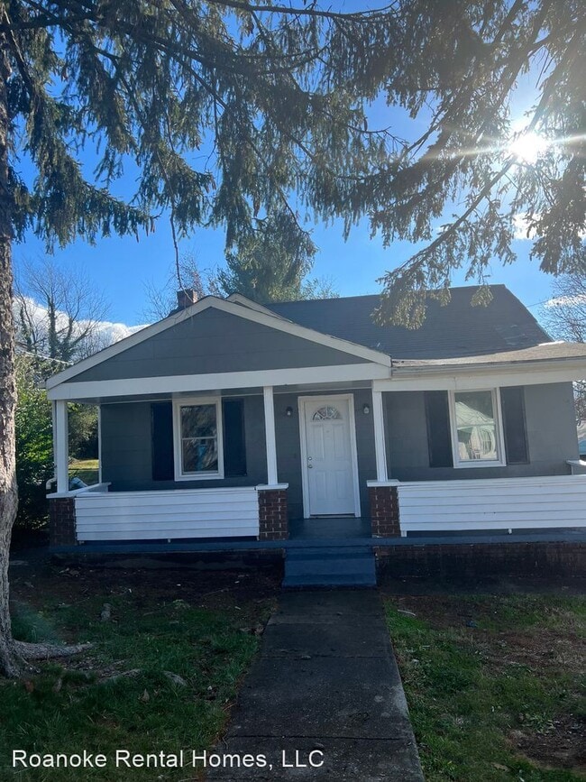 2 br, 1 bath House 3824 Michigan Ave NW House Rental in Roanoke, VA