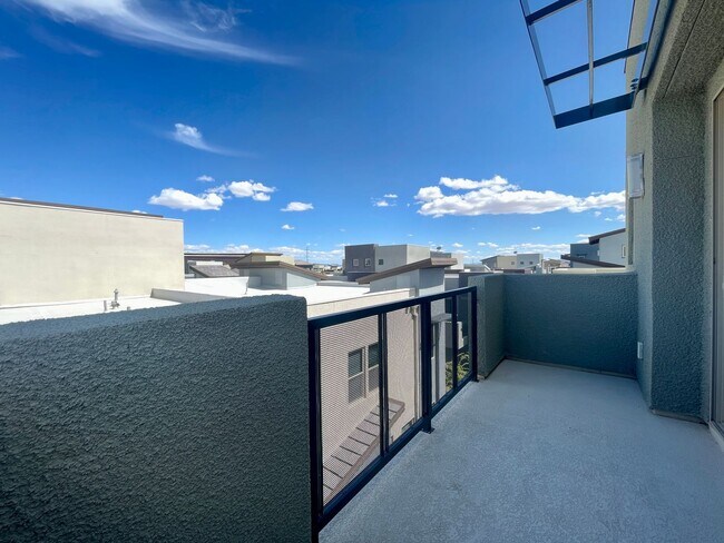 Foto del edificio - This spectacular 3-bedroom with amazing ci...