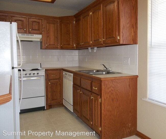 Building Photo - Studio, 1 bath Apartment - 120 S. Burdick ...