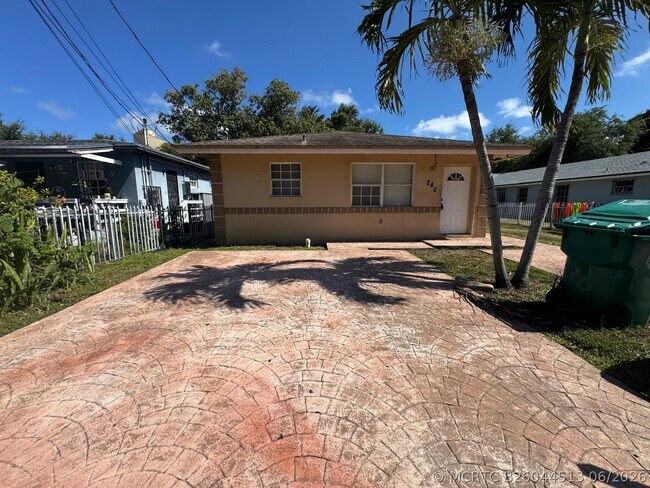 Foto del edificio - 240 NW 56th St