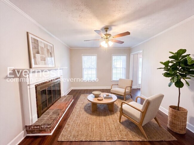 Building Photo - 3 Bed/2.5 Bath Home with Garage / Available Now!