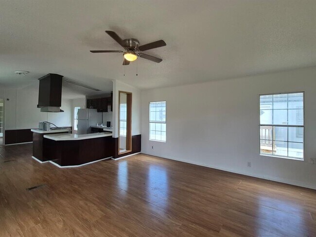 Foto del edificio - 5807 Fletcher St