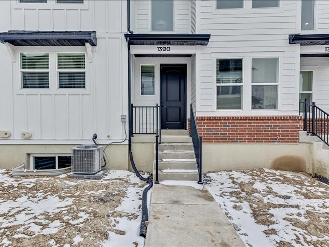 Building Photo - 1390 N 3790 W