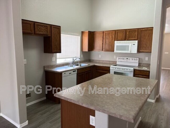 Building Photo - 18053 N 111th Dr