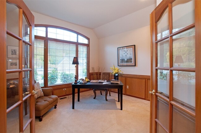 Building Photo - Elegant Forest Ridge Home in Bellevue