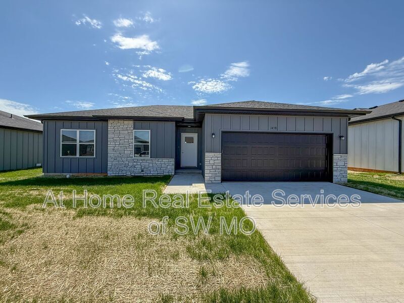 Primary Photo - 1458 S Shayla Ave