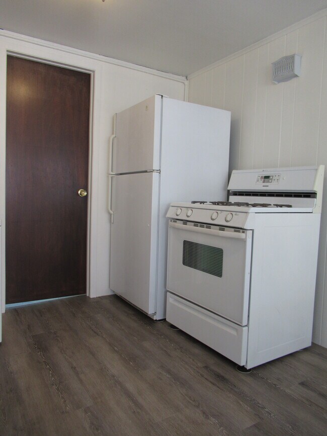 Foto del edificio - 255 Fairfield Woods Rd