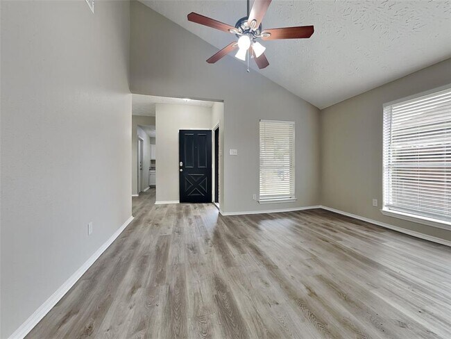 Foto del edificio - 15243 Bedford Glen Dr