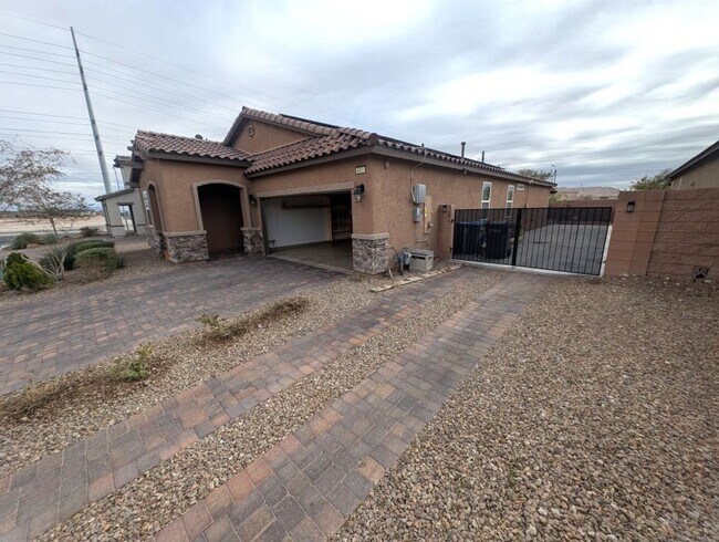 Foto del edificio - 4811 Shady Chestnut Ct