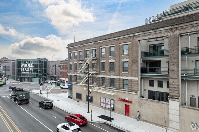 Foto del edificio - 3166-3172 N Lincoln Ave