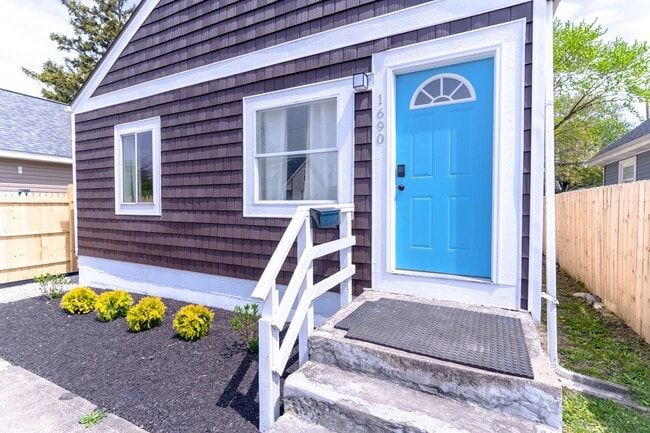 Foto del edificio - [STR] Fairgrounds Flat Located across Fairgrounds - Fully Furnished 2-Bedroom Home Near Downtown ...