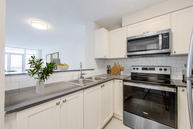 Building Photo - Uptown Towers I & II