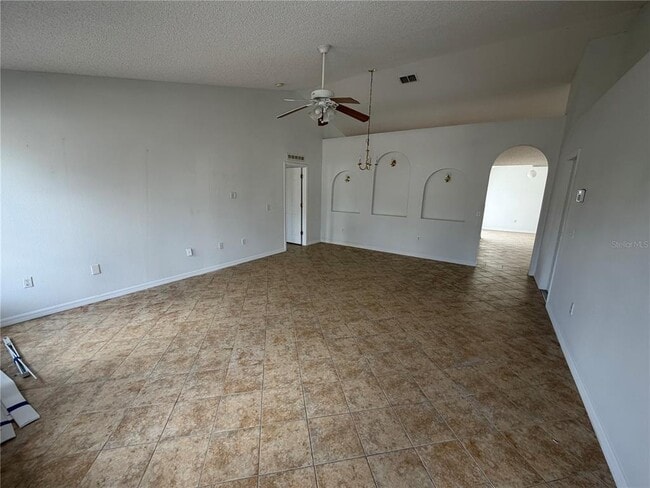 Building Photo - 565 Eagle Ct