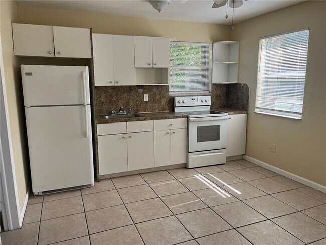 Foto del edificio - 5461 Ravenswood Rd