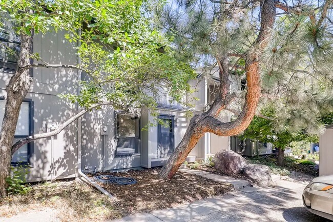 Building Photo - 2 BED/1.5 BATH Townhome in South Boulder! ...