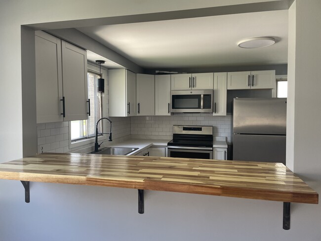 Kitchen - 208 School St