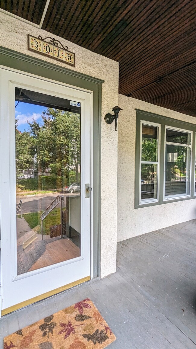 Building Photo - 3017 Knox Ave S