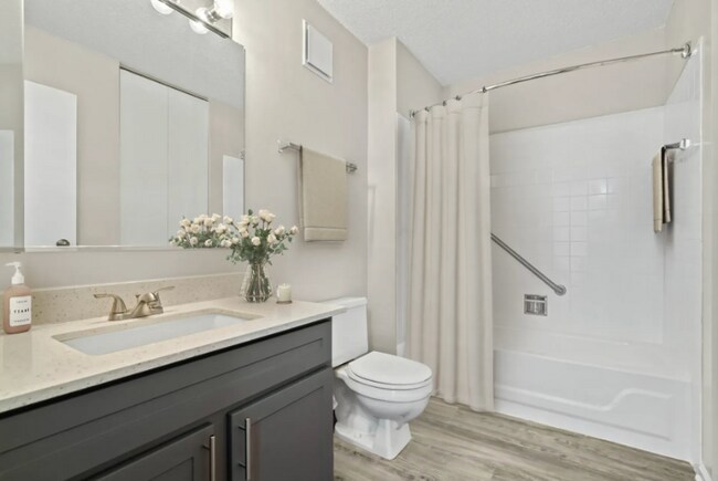 Foto del edificio - 100 Forest Ave