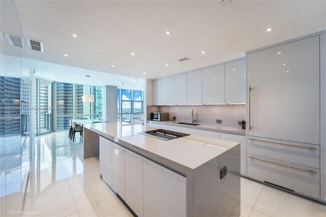 Foto del edificio - 851 NE 1st Ave