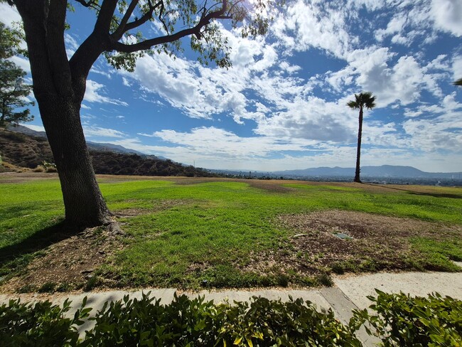 Foto del edificio - A Townhouse with Views!