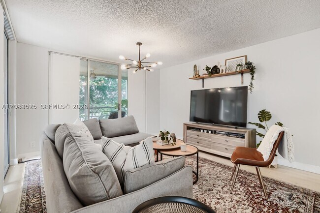 Foto del edificio - 9311 Orange Grove Dr