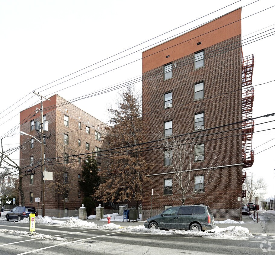 Primary Photo - 1110 Palisade Ave