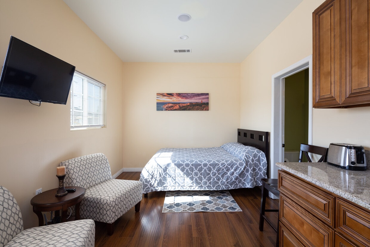 Foto principal - 2721 W 82nd Pl
