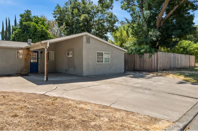 Building Photo - 633 F St