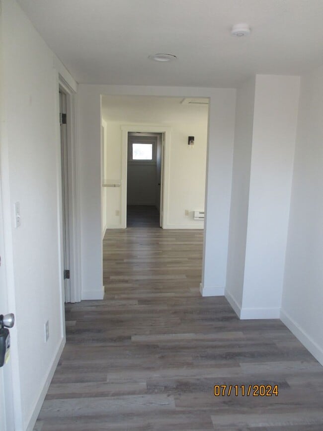 Building Photo - Cute 2 Bed 1 Bath Duplex in Puyallup