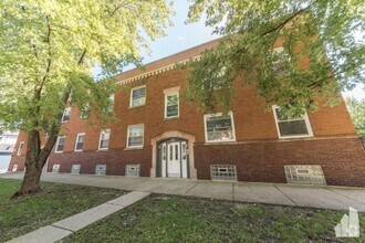Building Photo - 3521 W Grace St