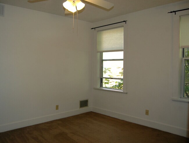 bedroom - 3432 Lyleburn Plz