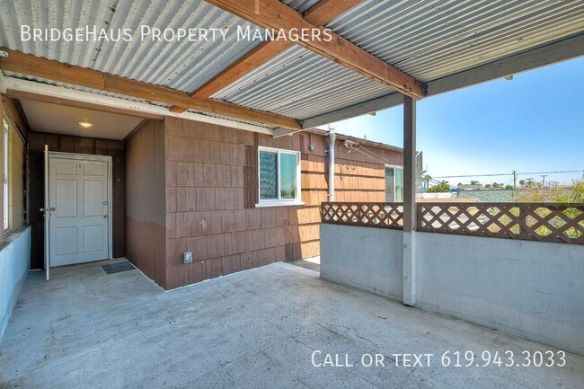 Foto del edificio - Spacious outdoor patio to this charming 2 ...