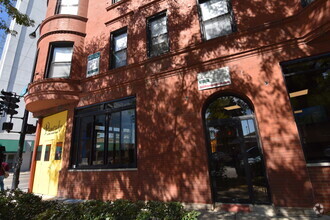 Building Photo - 732 W Grace St