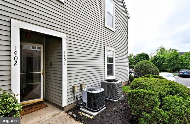 Building Photo - 1401 Society Pl