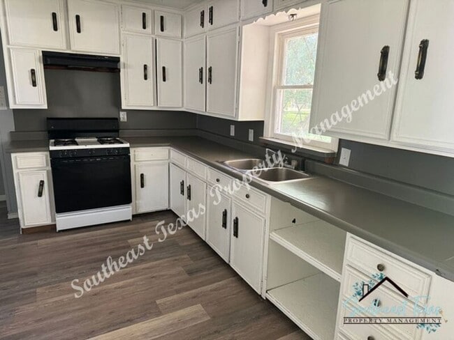 Foto del edificio - 3841 Canal Ave