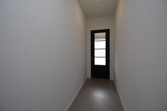 Building Photo - 6303 Golden Seaton Dr