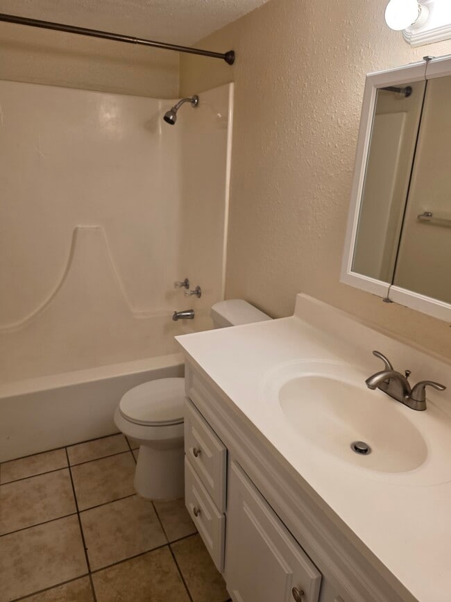 Building Photo - 3326