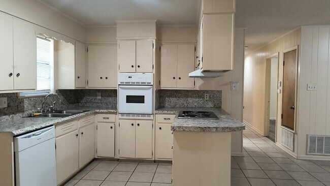 Foto del edificio - 7211 Rustic Cir