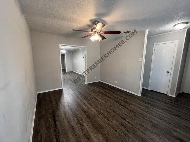 Building Photo - 8001 Limerick Ln