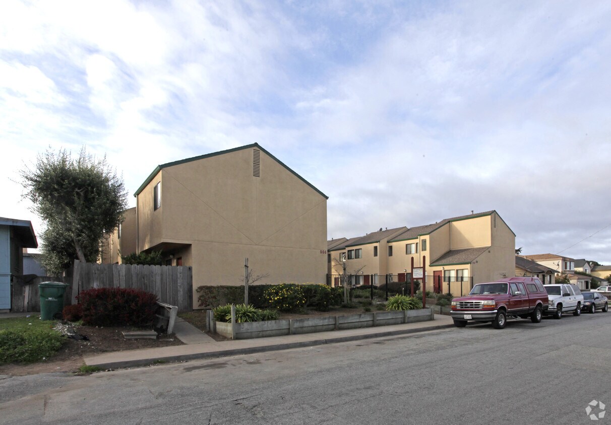 956-966 Trinity Avenue - 956-966 Trinity Ave